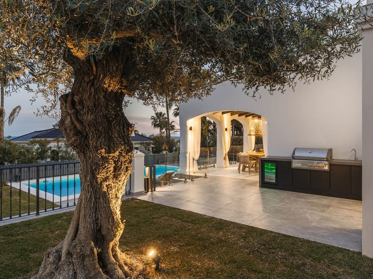 Villa for Sale in Marbella Golden Mile, Malaga 14