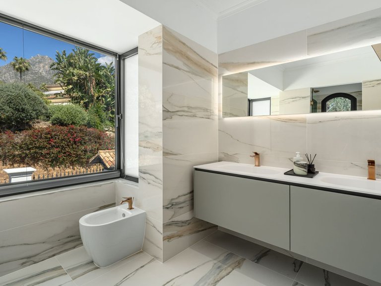 Villa for Sale in Marbella Golden Mile, Malaga 20