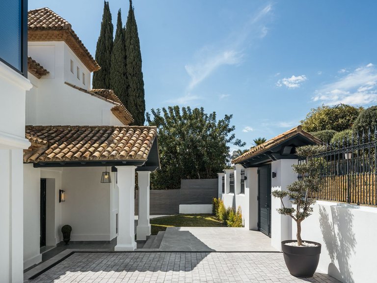 Villa for Sale in Marbella Golden Mile, Malaga 21