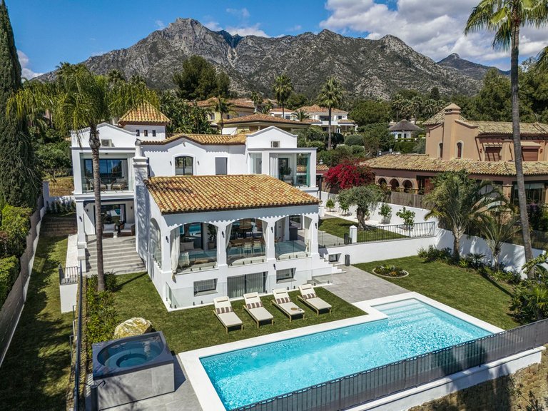 Villa for Sale in Marbella Golden Mile, Malaga 27