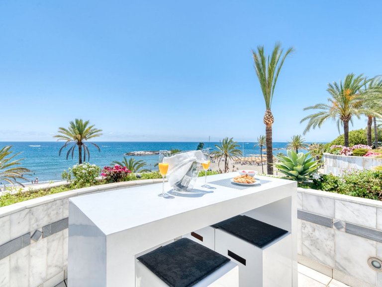 Apartment for Sale in Puerto Banus, Malaga 1