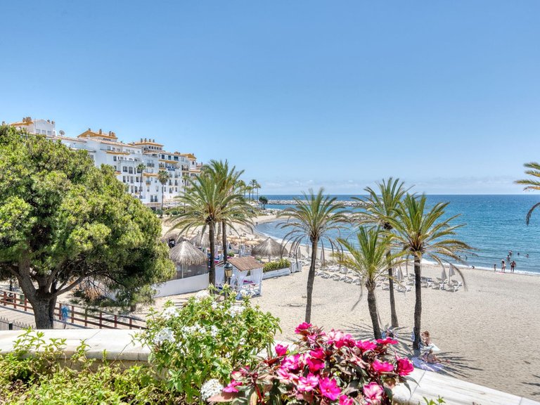 Apartment for Sale in Puerto Banus, Malaga 2