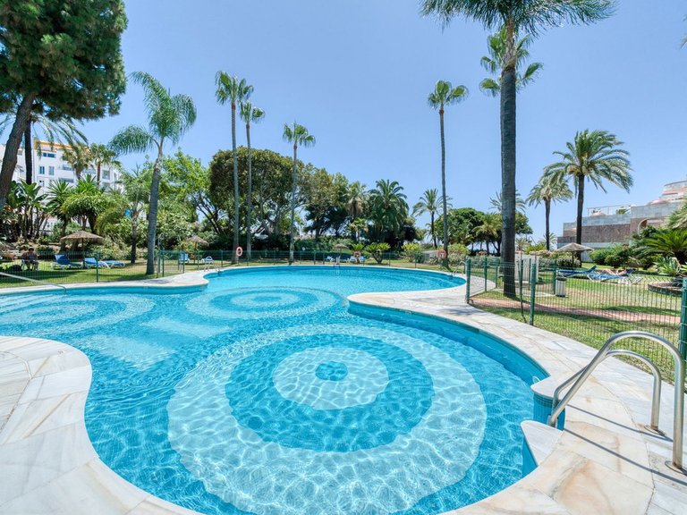 Apartment for Sale in Puerto Banus, Malaga 3
