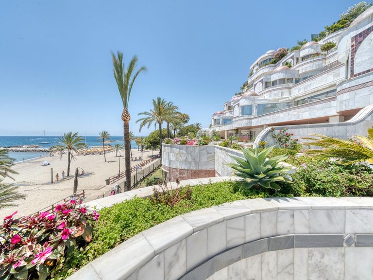 Apartment for Sale in Puerto Banus, Malaga 6