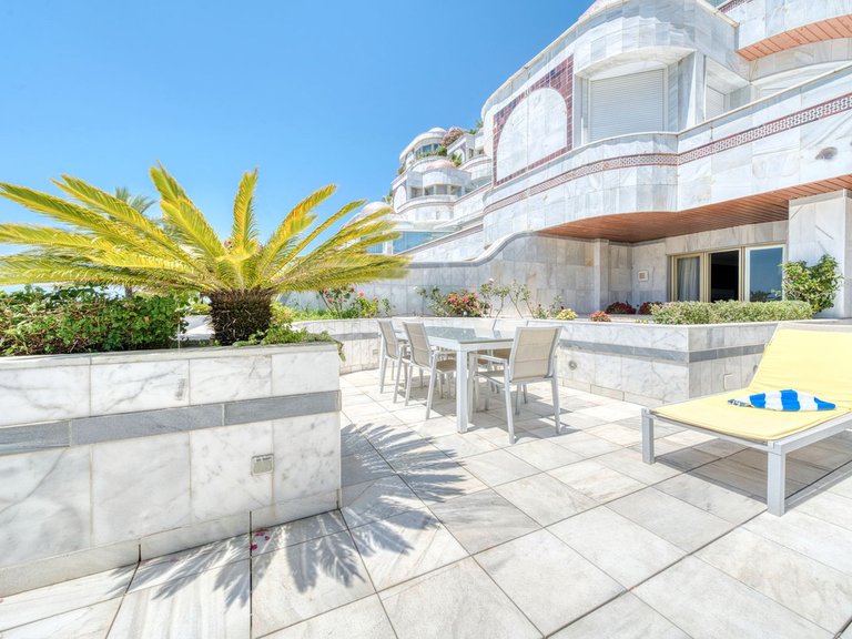 Apartment for Sale in Puerto Banus, Malaga 23