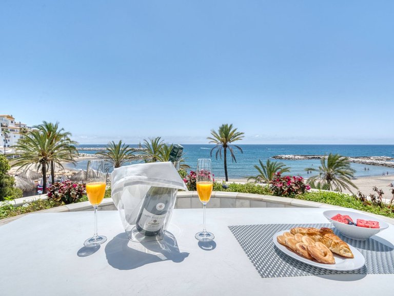 Apartment for Sale in Puerto Banus, Malaga 25