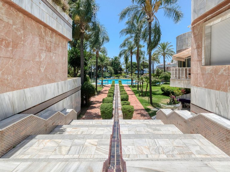 Apartment for Sale in Puerto Banus, Malaga 37