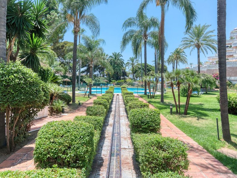 Apartment for Sale in Puerto Banus, Malaga 38