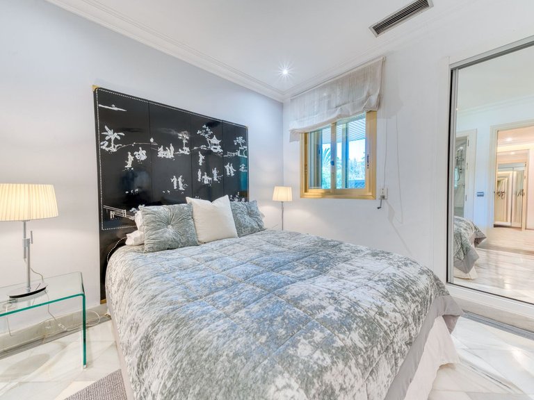 Apartment for Sale in Puerto Banus, Malaga 9