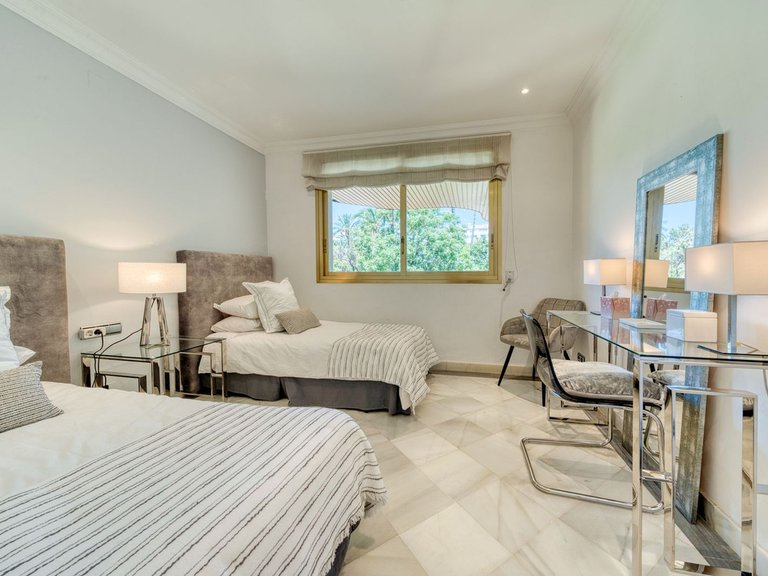 Apartment for Sale in Puerto Banus, Malaga 12