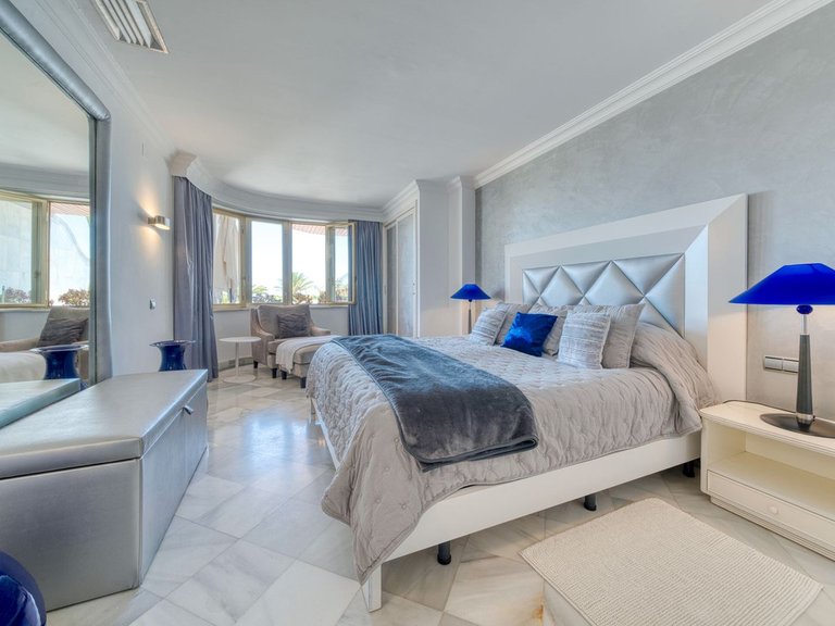 Apartment for Sale in Puerto Banus, Malaga 14