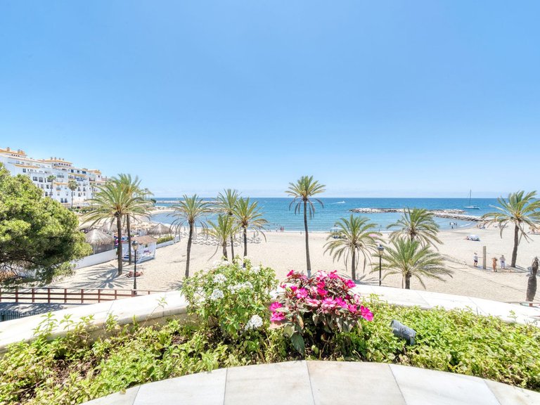 Apartment for Sale in Puerto Banus, Malaga 27