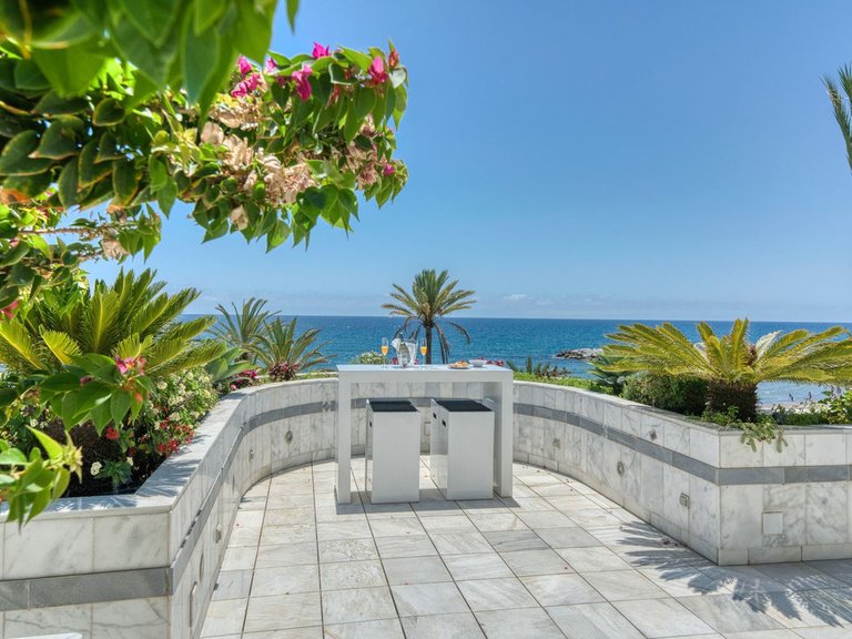 Apartment for Sale in Puerto Banus, Malaga 32
