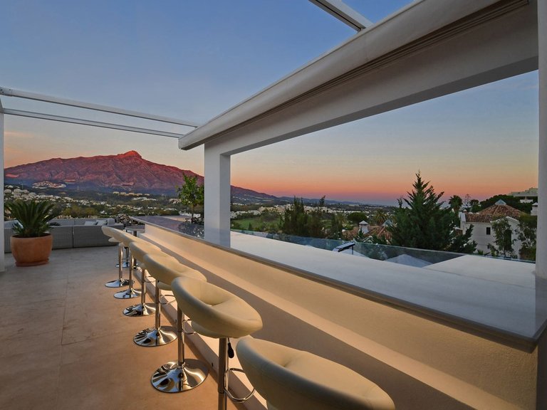 Villa for Sale in Nueva Andalucia, Malaga 15