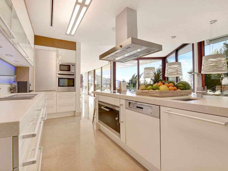 Villa for Sale in Nueva Andalucia, Malaga 17