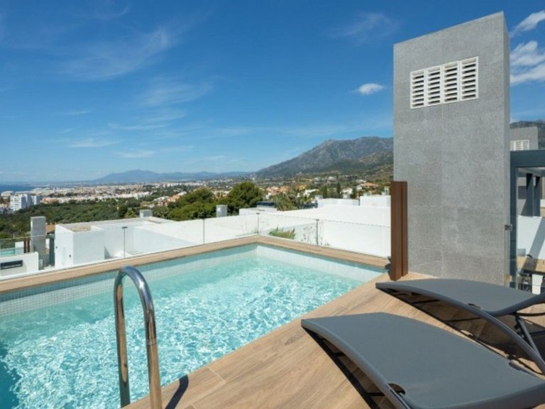 Villa for Sale in Marbella, Malaga 16