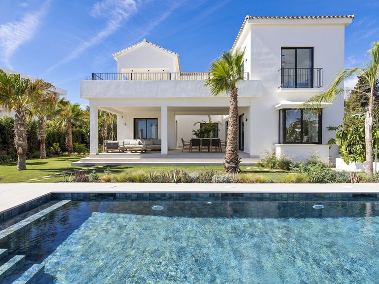 Villa for Sale in Estepona, Malaga 1
