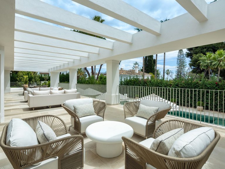 Villa for Sale in Marbella Golden Mile, Malaga 24