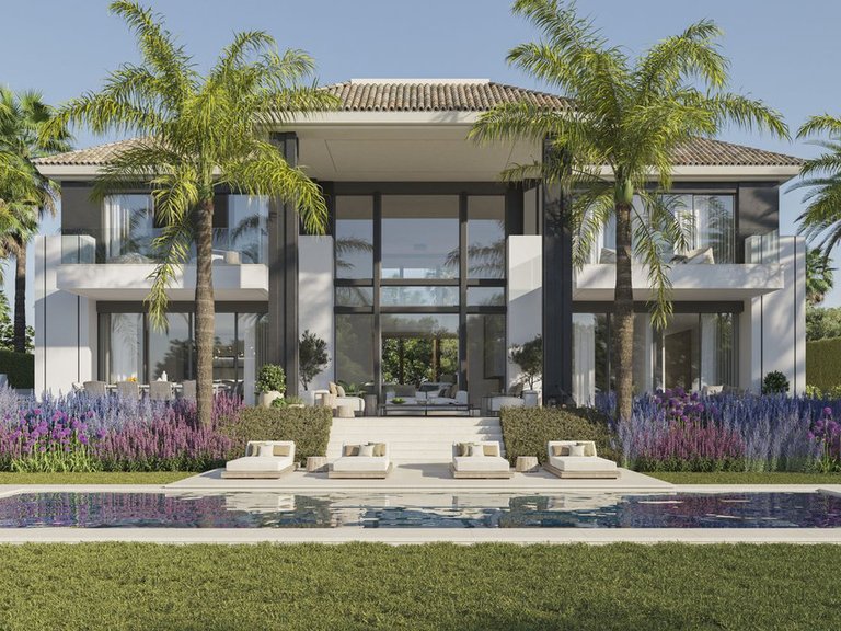 Villa for Sale in Marbella Golden Mile, Malaga 1