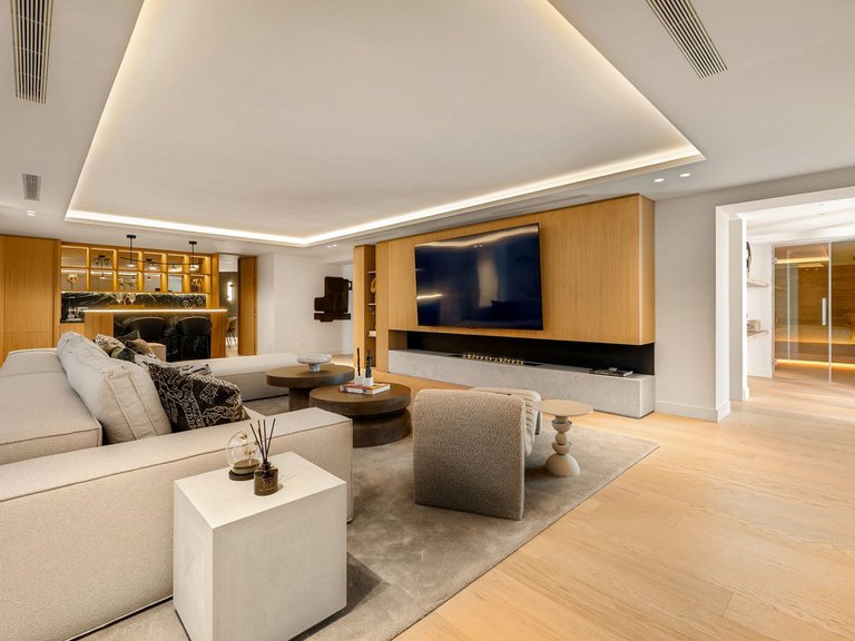 Villa for Sale in Nueva Andalucia, Malaga 5