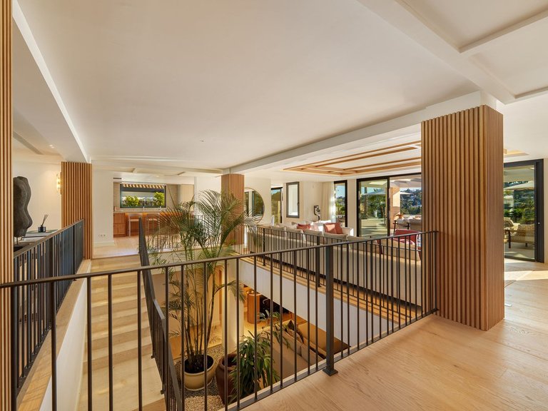 Villa for Sale in Nueva Andalucia, Malaga 28