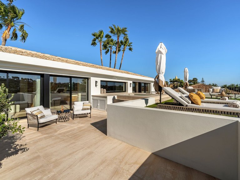 Villa for Sale in Nueva Andalucia, Malaga 30