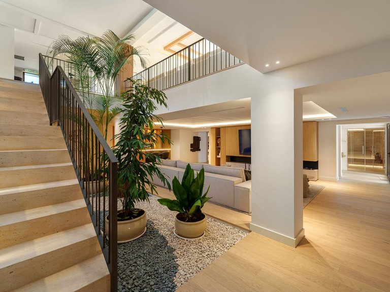 Villa for Sale in Nueva Andalucia, Malaga 32