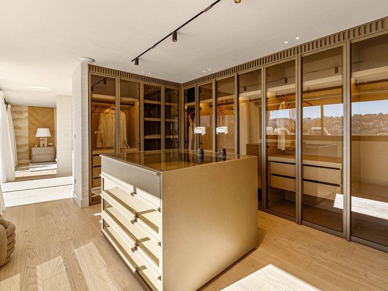 Villa for Sale in Nueva Andalucia, Malaga 36