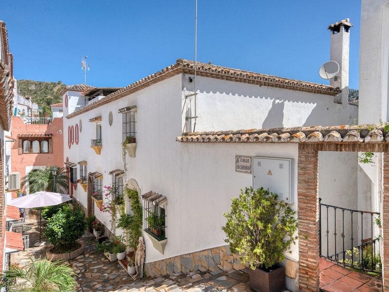 Town House for Sale in Benahavis, Malaga 28