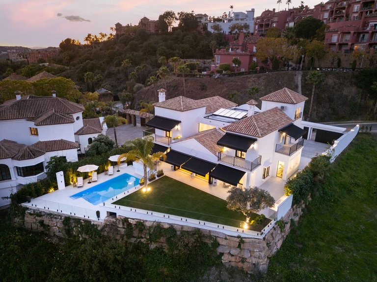 Villa for Sale in Benahavis, Malaga 24