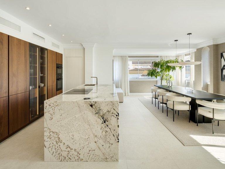 Penthouse for Sale in Marbella Golden Mile, Malaga 24