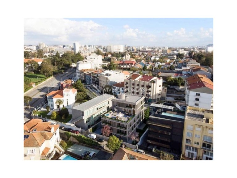Apartment for Sale in Porto, Porto 18