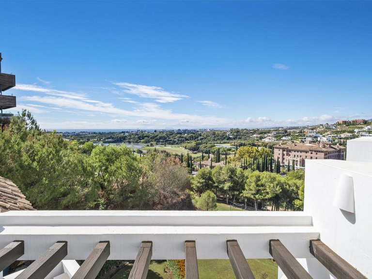 Penthouse for Sale in Benahavis, Malaga 11