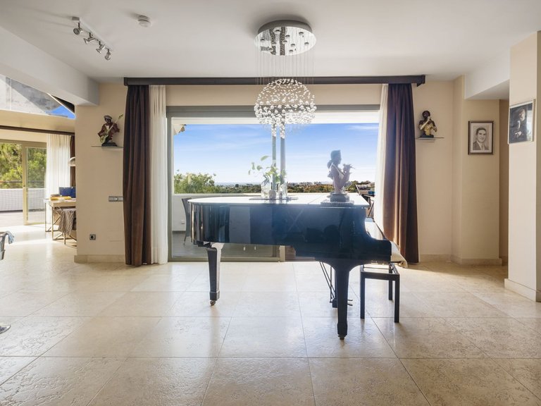 Penthouse for Sale in Benahavis, Malaga 15