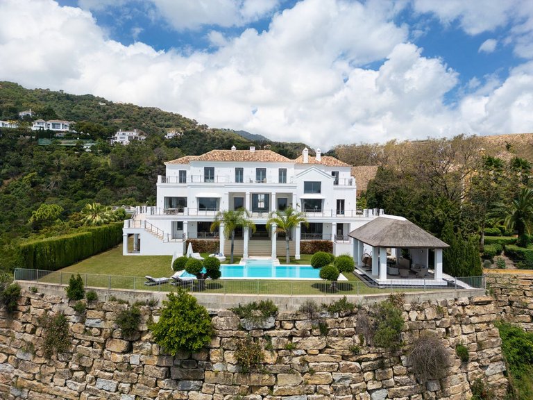 Villa for Sale in El Madronal, Malaga 32