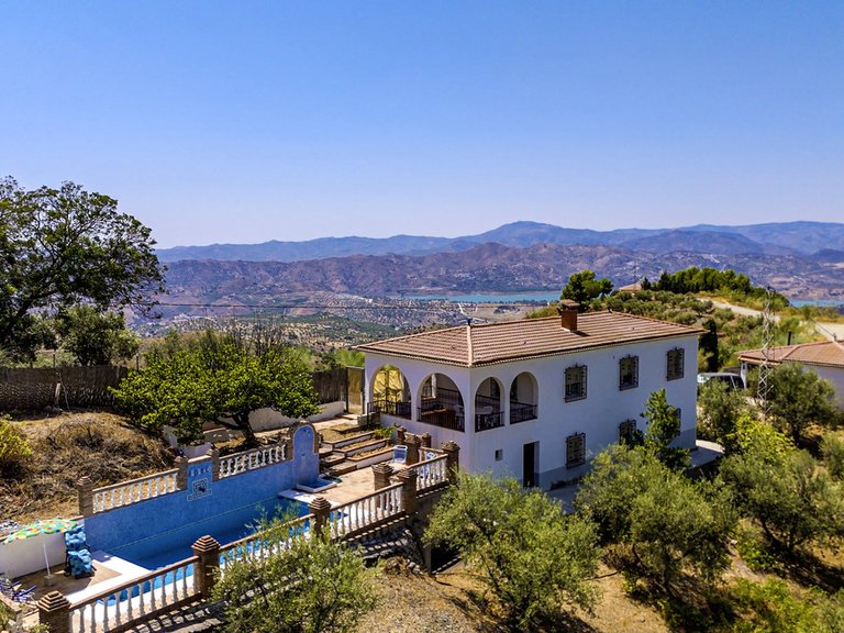 Town House for Sale in Alcaucin, Malaga 1