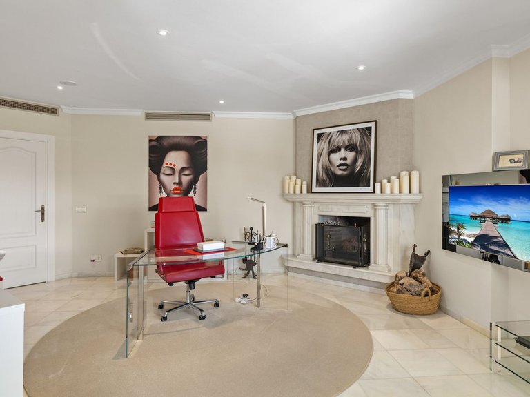 Villa for Sale in Nueva Andalucia, Malaga 43