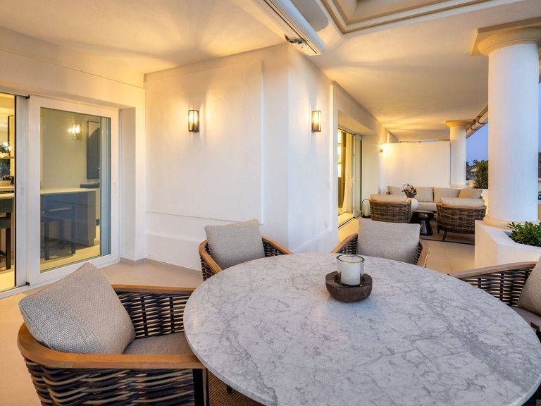 Penthouse for Sale in Marbella Golden Mile, Malaga 24