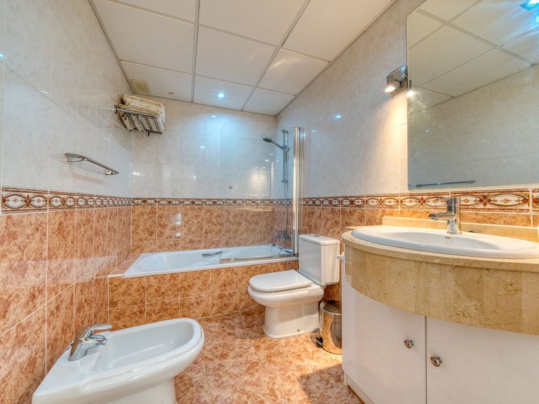 Town House for Sale in La Duquesa, Malaga 30