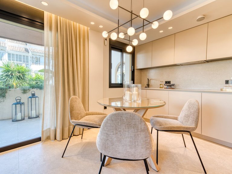 Apartment for Sale in Puerto Banus, Malaga 13