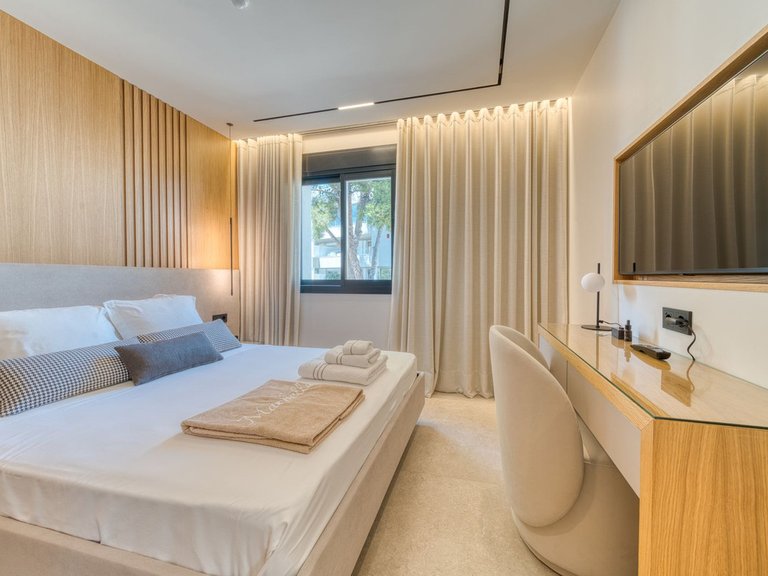 Apartment for Sale in Puerto Banus, Malaga 17