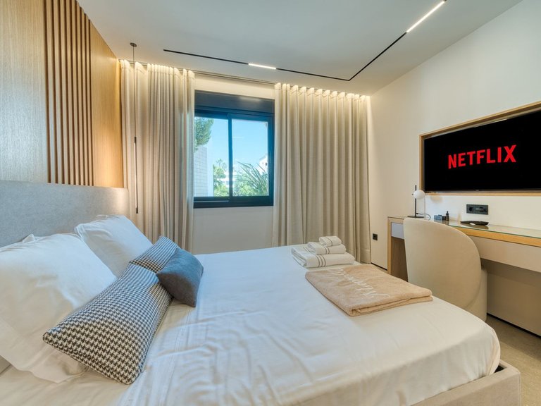 Apartment for Sale in Puerto Banus, Malaga 23