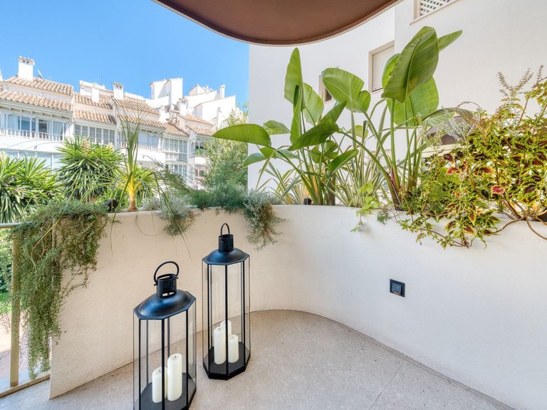 Apartment for Sale in Puerto Banus, Malaga 27