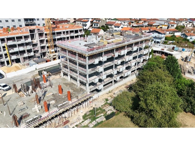 Apartment for Sale in Santiago De Custoias, Porto 18