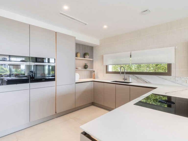 Villa for Sale in Nueva Andalucia, Malaga 4
