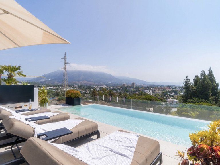 Villa for Sale in Nueva Andalucia, Malaga 10