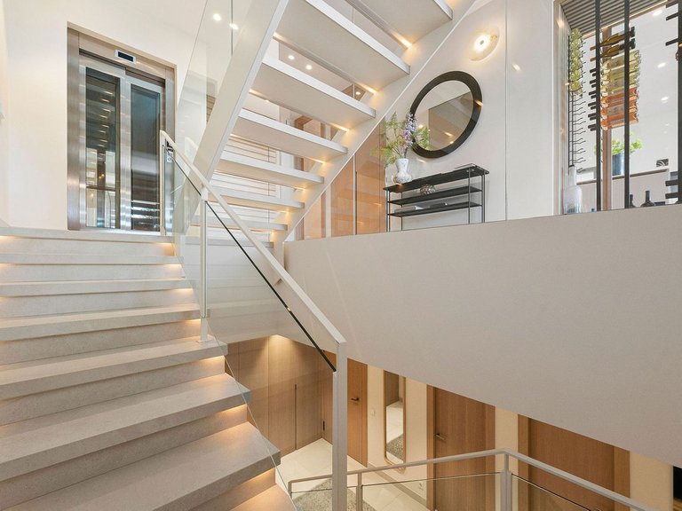 Villa for Sale in Nueva Andalucia, Malaga 19