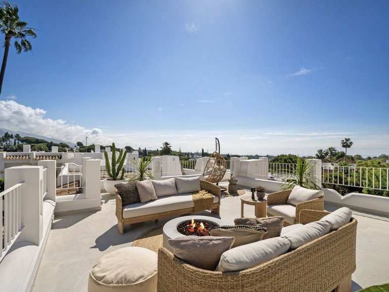 Town House for Sale in Nueva Andalucia, Malaga 1
