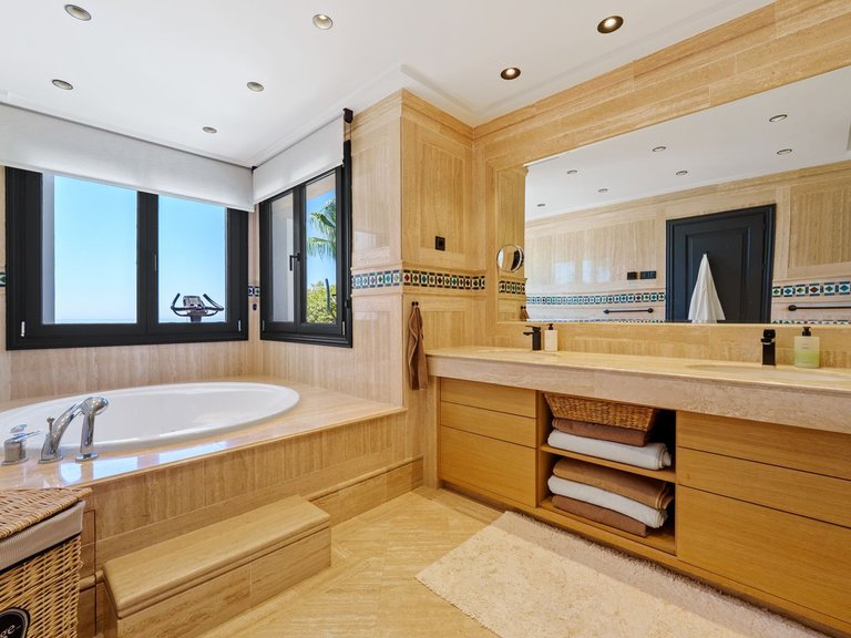 Apartment for Sale in Marbella, Malaga 11