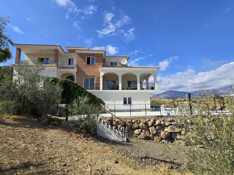 Villa for Sale in Los Romanes, Malaga 4